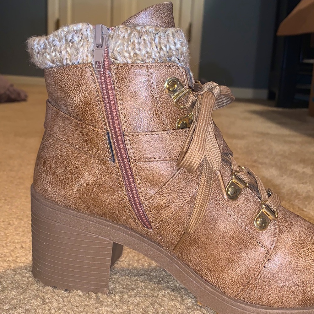 Fall brown boots! - Picture 3 of 4